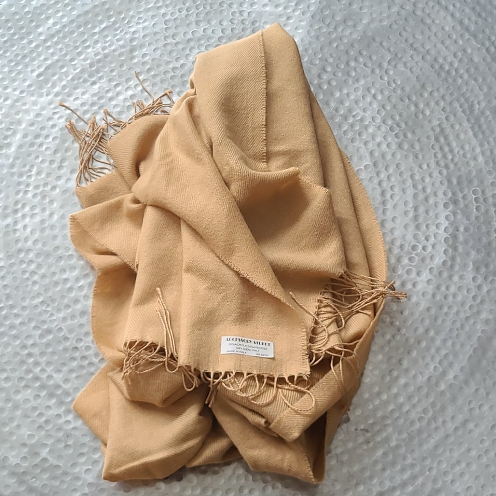 Oversize Tan Scarf/Shawl - Picture 3 of 4